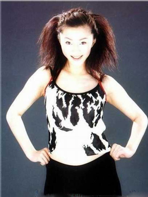 当红大牌女星的陈年浓妆艳俗照--永嘉网