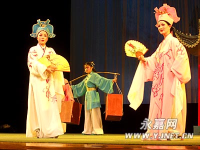 答:李胜素,于魁智演唱的《我是中国人》,演唱时间3分30秒左右.