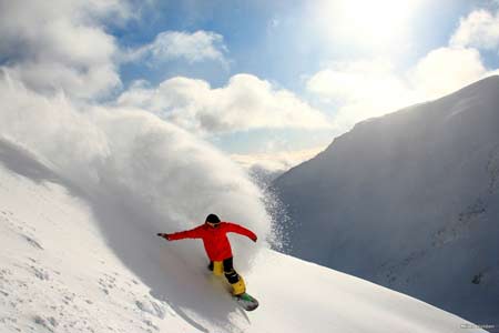 在卓越山感受滑雪的惊险刺激 在卓越山感受滑雪的惊险刺激