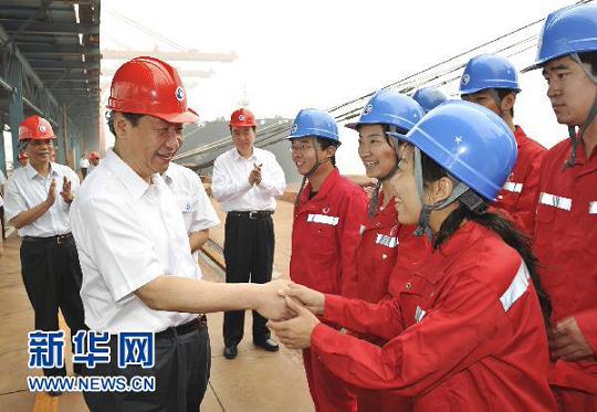 7��18�գ�ϰ��ƽ�ڲ��������25��ּ���ʯ��ͷ����ʱ�빤�����֡��»�����߻ƾ����� 