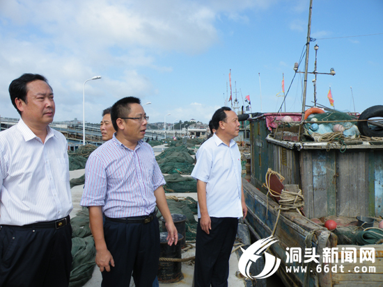 县人大代表调研我县工业区建设
