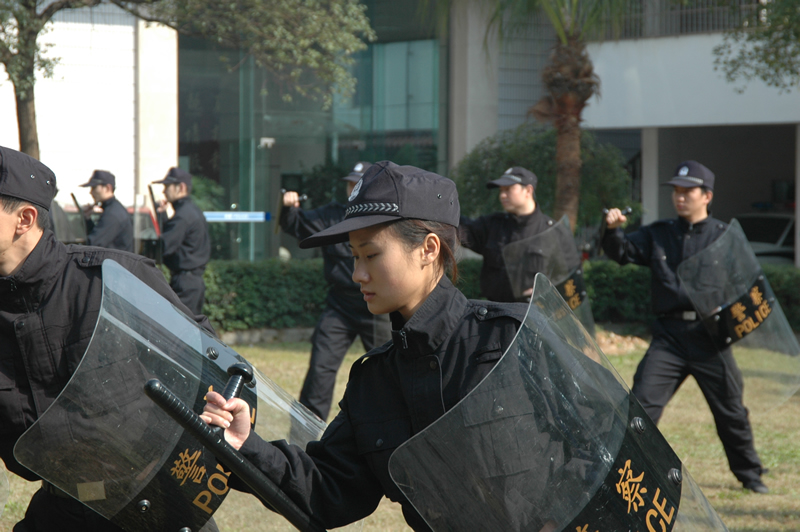特警支队组织新警进行集中封闭训练-特警支队