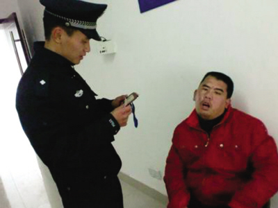 杭州铁路公安处乐清车站派出所民警助人为乐,帮助迷路智障青年平安