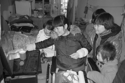 最高时月营业额达到一万元,成为纳税人回报社