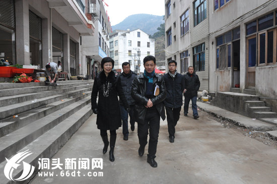 县领导春节慰问困难群众