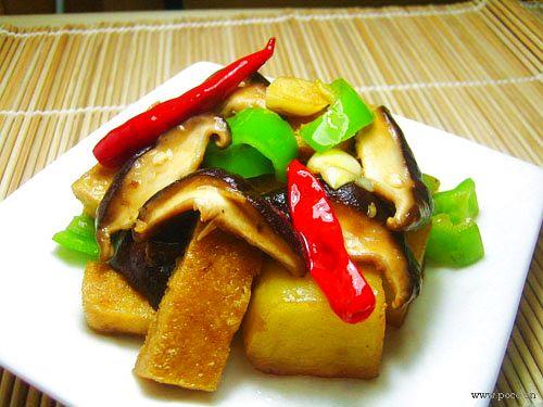 北京小吃一条街排名_北京王府井实在热闹,小吃一条街,人潮涌动,小吃却挺