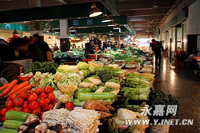 菜摊前,冷清无一人