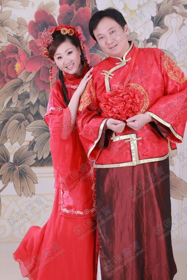 周蜜甜蜜婚纱照曝光 古装扮相才子佳人