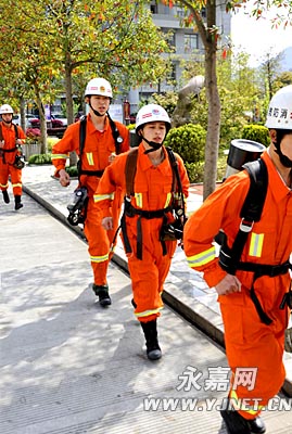 消防官兵一天的训练生活