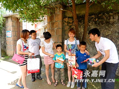 ����ʵҵ���ſ�չ���е����������ߡ�Բ����ѧ���