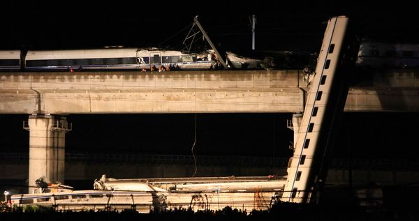 中国重大火车事故_中国铁路重大事故图集_【资料】近年来中国重大铁路事故一览