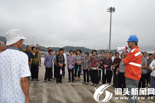 关爱空巢老人 感受家乡变化