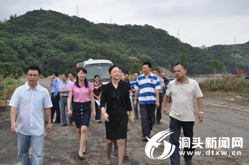 胡剑谨督查重点路段环境综合整治工作