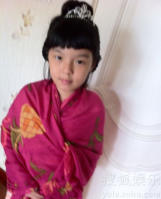 <em>李咏</em>爱妻<em>哈文</em>晒<em>女儿</em>近照 夫妻32岁时才要孩子