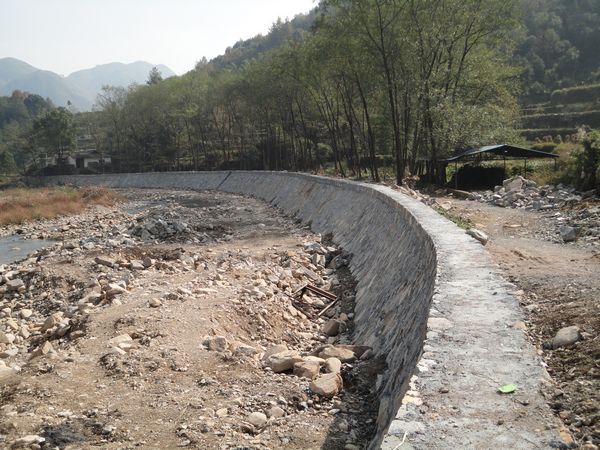 护屏障 筑生命安全线(图)-保护,农田,安全,防洪,