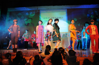 育英学校小学部举行第16届文化节-育英学校-乐