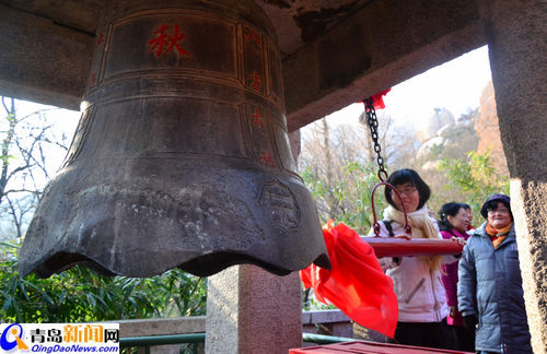 实拍崂山道士祈福法会 云雾缭绕仙乐飘飘(组图)