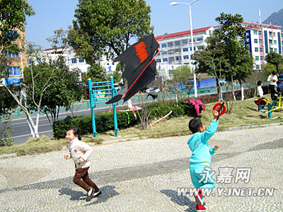 上塘望沿幼儿园中班户外亲子放风筝活动-亲子