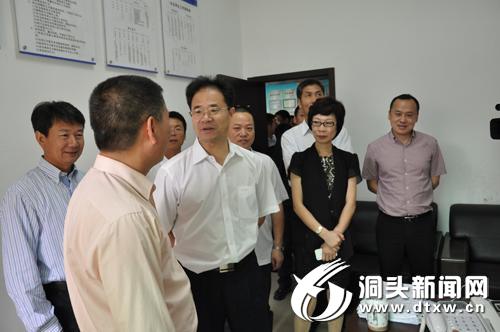 王昌荣调研我县社会建设和综合治理工作