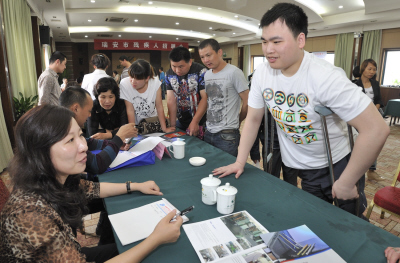 招聘残疾普工_这场招聘会太新颖 一边找工作,一边赏桃花,堪比旅游盛会