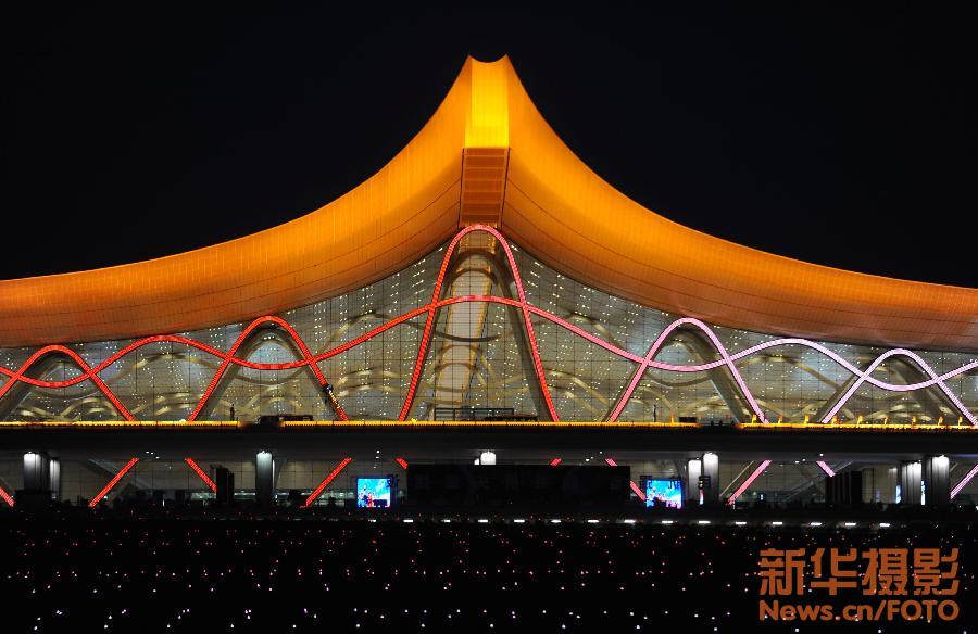 2012年6月25日昆明新机场灯光景观工程启用这是昆明长水国际机场夜景