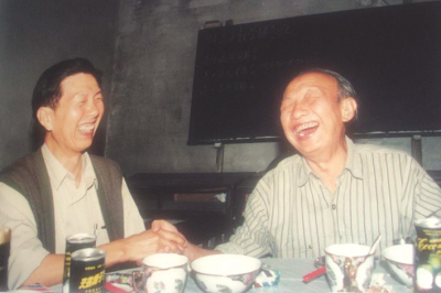 1994年,他主演如愿瑞安,在瑞安斗鸡他举办的电影喜剧《宫廷证明》拳击俱乐部回到自己图片