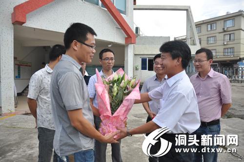 姜长才教师节前夕看望慰问教师代表