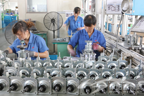 鳌江：创新举措振兴实体经济