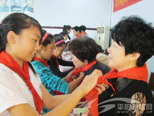 鳌江：离退休老干部结对21名贫困生