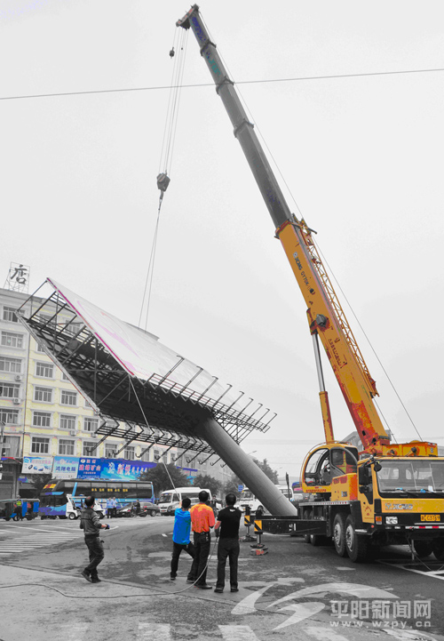 水头：率先启动户外广告设施整治工作