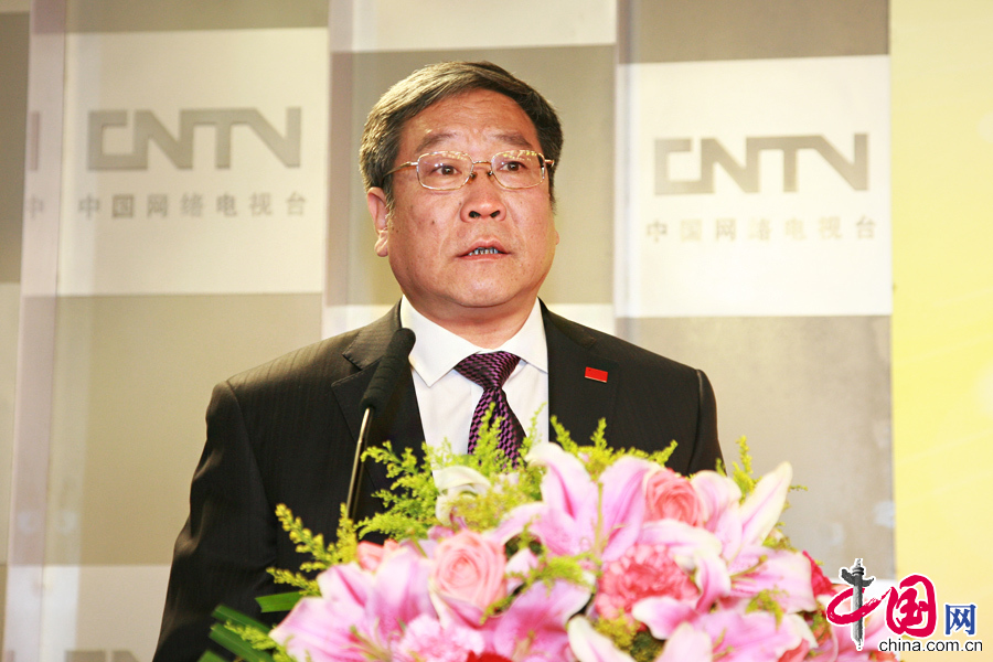 11��6�գ������������������ҷ�չ�ĸ�ί����ž������β���������ί���죬�й��������̨�а�ġ���ѧ��չ���ɾͻԻ͡�����ͼƬչ������չ��6�����������Ѽ��档ͼΪ���ҷ���ί���鳤���������ֻ��顣 