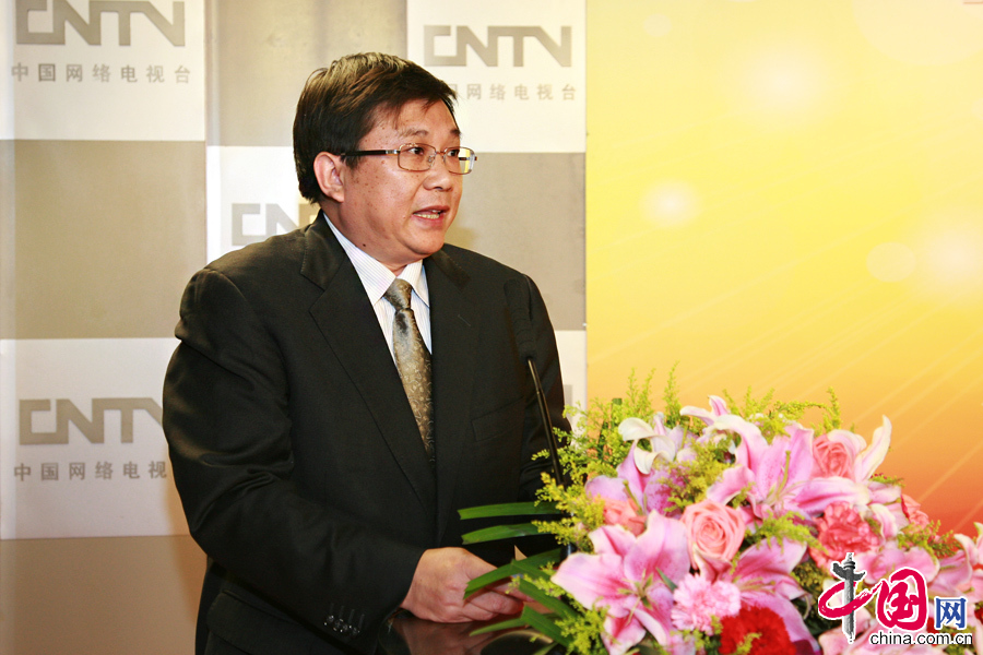 11��6�գ������������������ҷ�չ�ĸ�ί����ž������β���������ί���죬�й��������̨�а�ġ���ѧ��չ���ɾͻԻ͡�����ͼƬչ������չ��6�����������Ѽ��档ͼΪ�й��������̨�ܾ������ܱ༭���ı�ͬ־�㱨����չ�ݽ����������������չ������Ƭ��