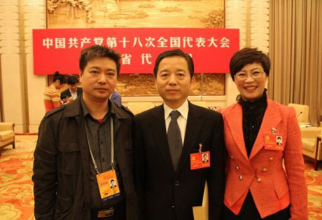 歐聯通訊社記者與十八大代表浙江省委常委、溫州市委陳德榮書記、龍灣區委書記陳玲玲合影