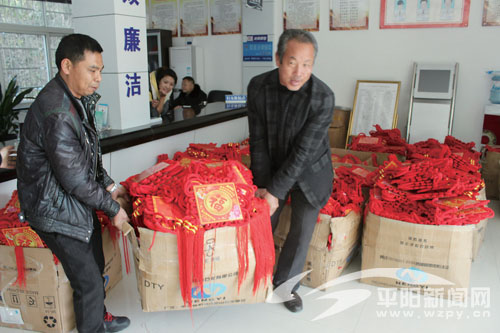 萧江：桃源社区开展“送中国结入户”活动