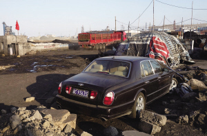 价值550万元的豪车宾利 被用来挡“煤道”