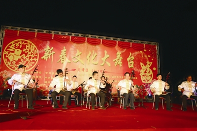 ���Ųμ�������2011���´��Ļ�����̨���ܷ��߹�ͼ