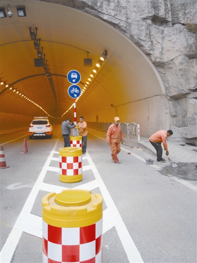 ������ ��