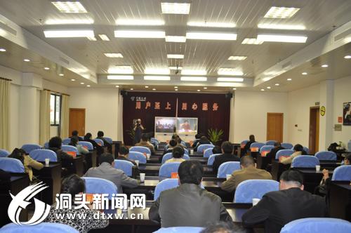 表彰优秀妇女 展示巾帼风采