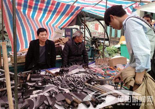 鳌江：购农机具 备春耕