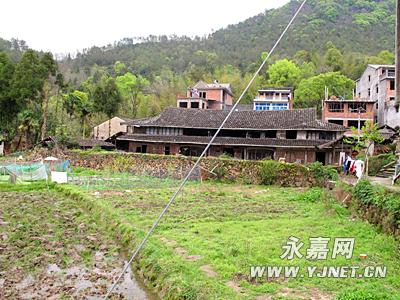 大若岩镇里舍村随处可闻溪水声