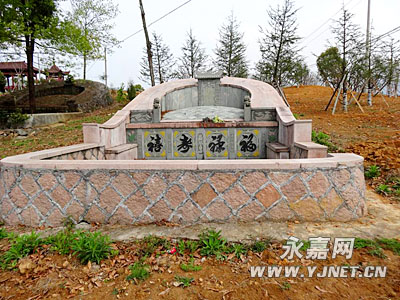 岩坦眠牛山公园完成坟墓生态化改造