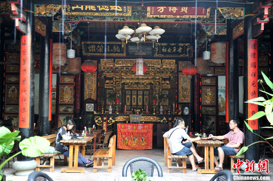 厦门百年宗祠变身时尚咖啡馆