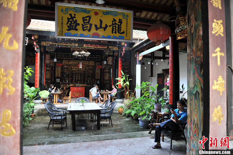 厦门百年宗祠变身时尚咖啡馆