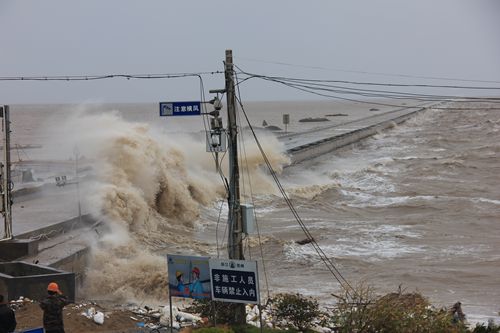 灵霓北堤今天上午封道