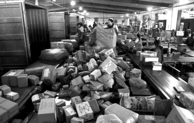 "双11"后快递业迎大考 1.8亿件包裹待消化