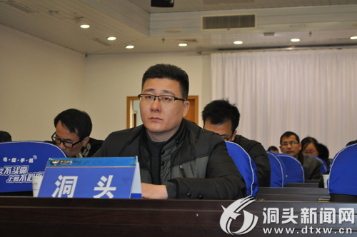副县长谢忠诚在洞头分会场参加会议.