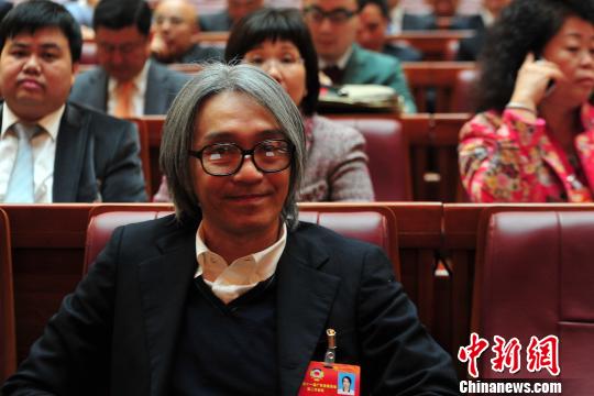 周星驰亮相广东政协 称真正意义上“第一次”参会