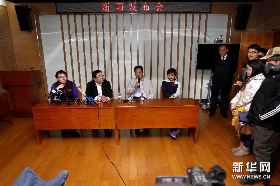 (体育)(1)王濛骨折在医院接受治疗