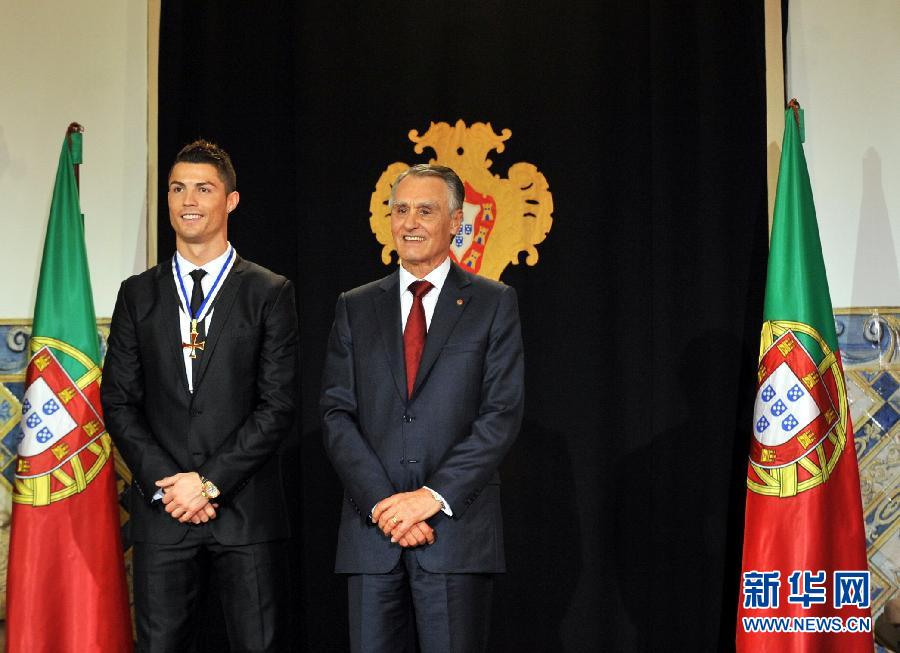 葡总统授予克·罗纳尔多葡萄牙大十字功绩勋章
