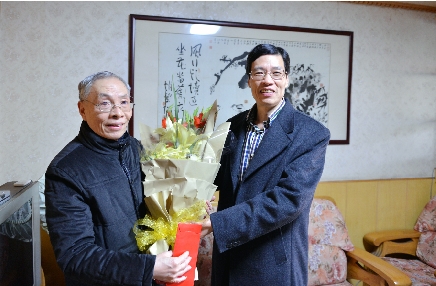 记者 郑剑佩 摄春节将至,近日,市领导潘孝政,林晓峰等走访慰问党外